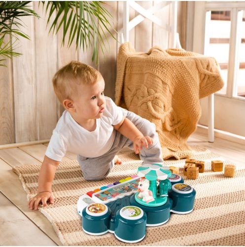 Interaktív asztal szintetizátorral és dobbal